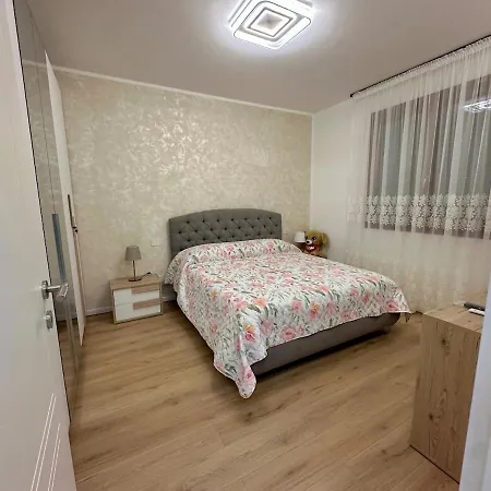 Interno 2 *